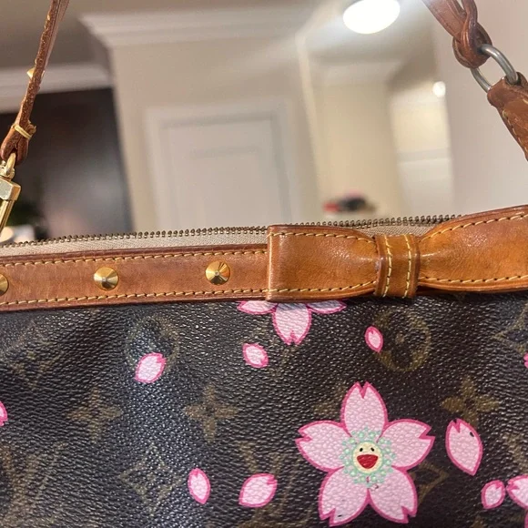 Louis Vuitton Cherry Blossom pochette - Picture 4 of 9